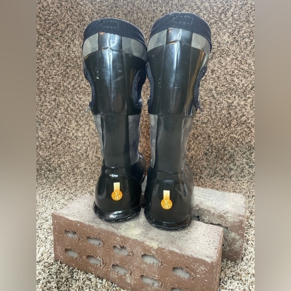 BOGS Classic High Youth Size 2 Waterproof Winter Boots Black Unisex Pull-On EUC - Picture 4 of 6